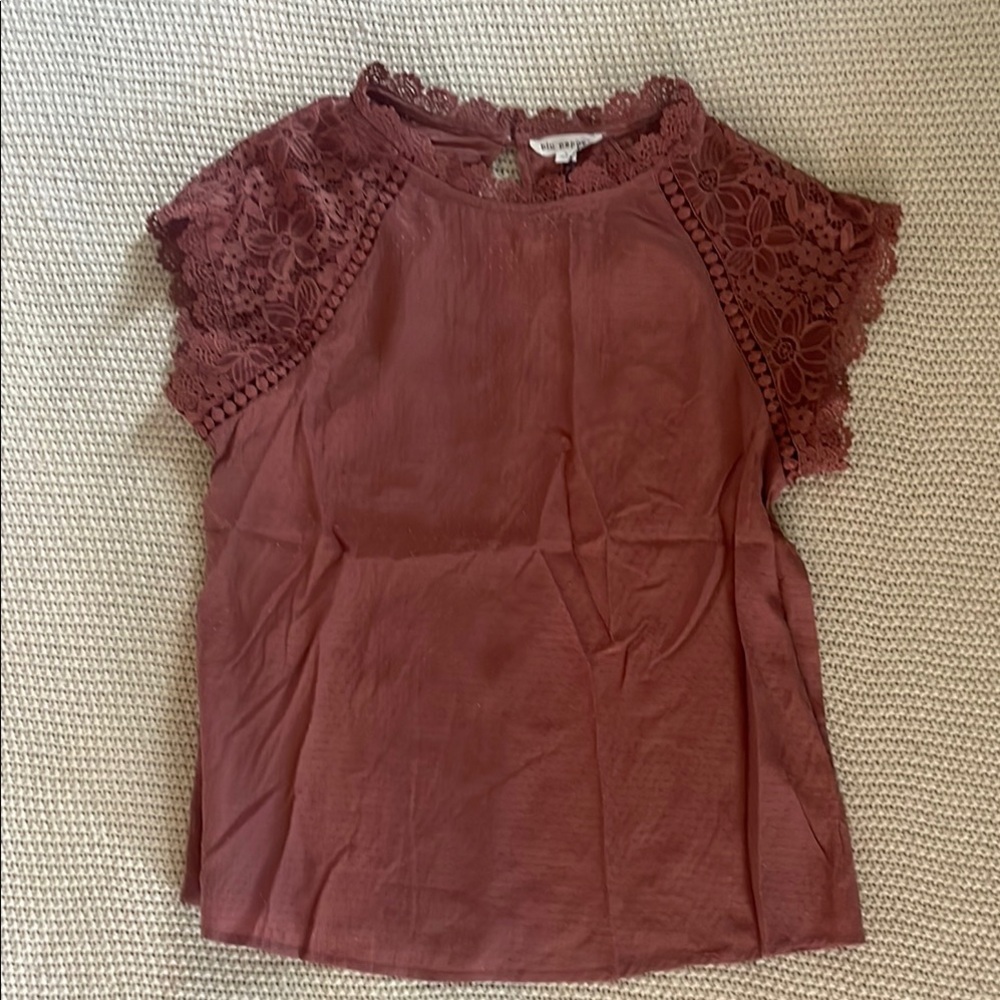 Blu Pepper Lace Sleeved Top